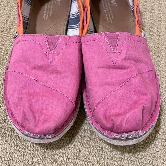 TOMS pink and orange slip ons- size 8 - Picture 7 of 7
